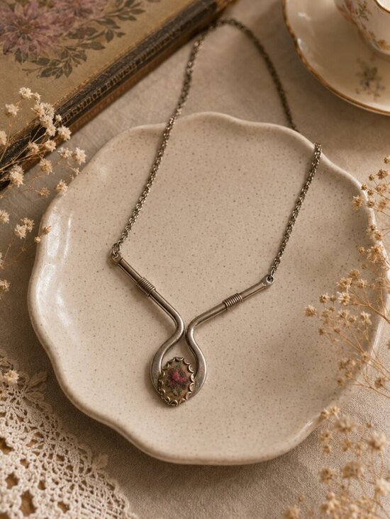Jewelry - Vintage Silver Tone Floral Pendant Necklace Cottagecore Boho Retro